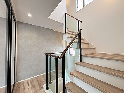 【3号棟】開放感あふれる「階段上部吹き抜け」