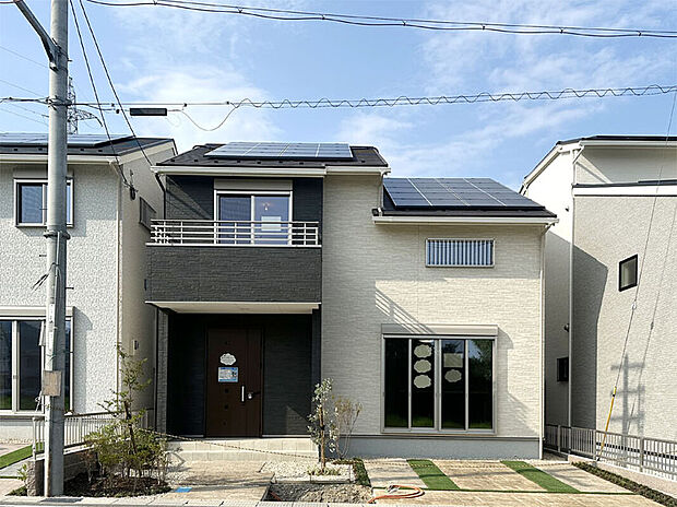 【8号地　外観正面】外構工事中です。