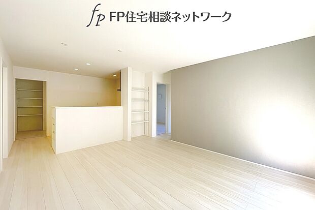 大切なご家族が集まるからこそLDKにはこだわりたいですよね!休日はおひさまの光をたっぷりと取りこめるリビングでゆったりと過ごしませんか?