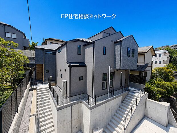 東急田園都市線沿線の閑静な住宅街に位置しており、区画整理された街並みは都会の中で静かな日常を送る事が出来ます。