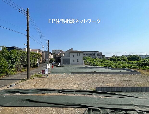 駅まで徒歩10分と毎日の通勤通学に便利な立地です。陽当たり良好な閑静な住宅街にある、きれいに整地された土地です。