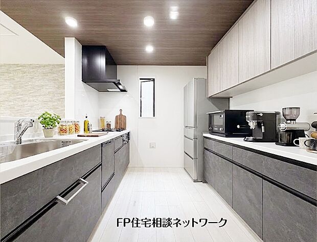 本画像の家電、小物等はCGで販売価格に含まれず、付帯しません。吊戸棚設置は有償で工事が必要です。