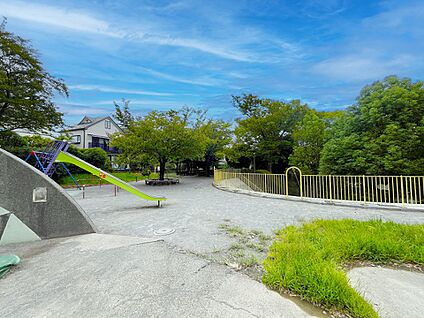 大場富士塚公園 230m(3分)