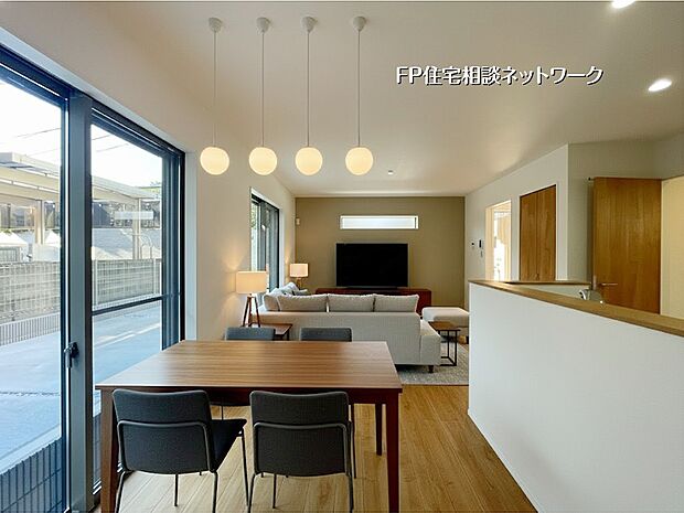 【リビング】【リビング16.3帖】 本画像はAIがCGで家具を作成しており、実際の現地に家具は設置されておりません。また、販売価格に家具等は含まれておりません。