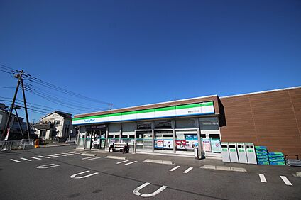 ファミリーマート東有馬2丁目店 700m(9分)