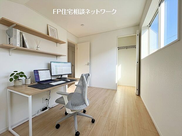 【洋室】【ベットルーム6帖】 本画像はAIがCGで家具を作成しており、実際の現地に家具は設置されておりません。また、販売価格に家具等は含まれておりません。