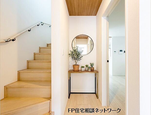 【その他内観】本画像の棚、小物等はCGで販売価格に含まれず、付帯しません。鏡の設置には有償で工事が必要です。