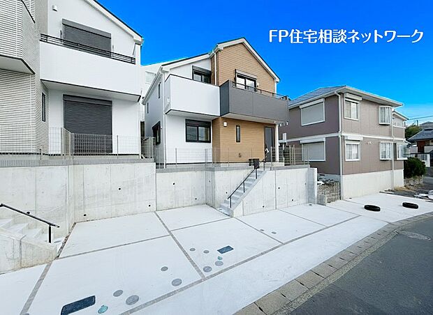 横浜市営地下鉄グリーンライン「川和町」駅徒歩12分！2階建てが建並ぶ閑静な住宅街に位置し静かな日常を送る事が出来る住環境です。