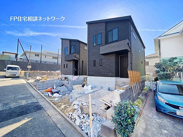 【類似外観同仕様】施工例のため分譲中の建物とは外壁、屋根開口部等の形状・仕様が異なります