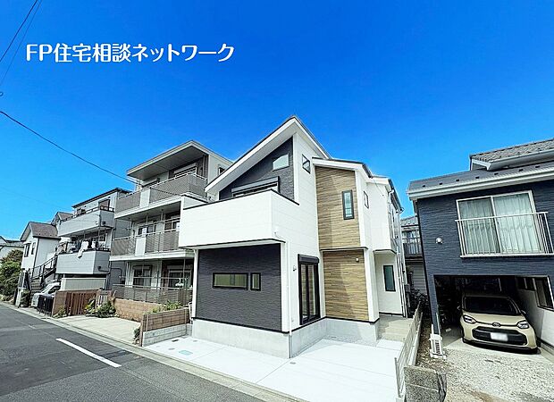 【類似外観同仕様】施工例のため分譲中の建物とは外壁、屋根開口部等の形状・仕様が異なります。