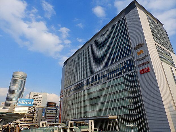 キュービックプラザ新横浜まで1700ｍ　 駅とつながっていて、ショッピングや飲食、生活雑貨まで揃う複合施設として便利に利用できます。駅利用者だけでなく、地元の人にも人気です。