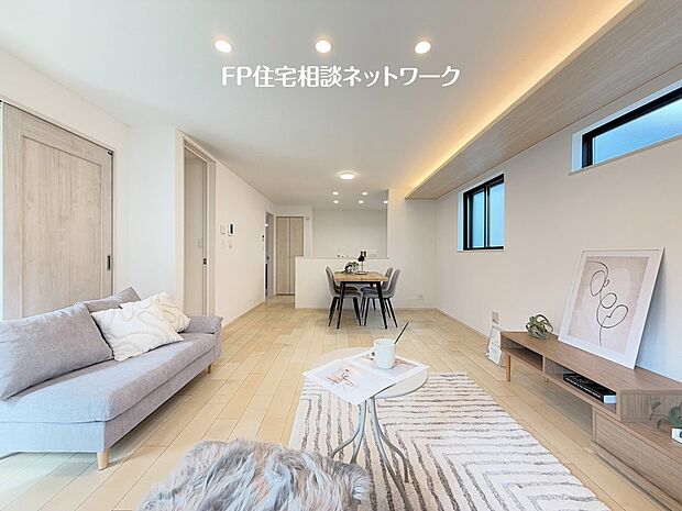 想像以上の質感が訪れる者の心を離さない。フローリング素材、窓の配置、壁面タイル、カラーバランス、どれをとってもワンランク上の仕上がり。