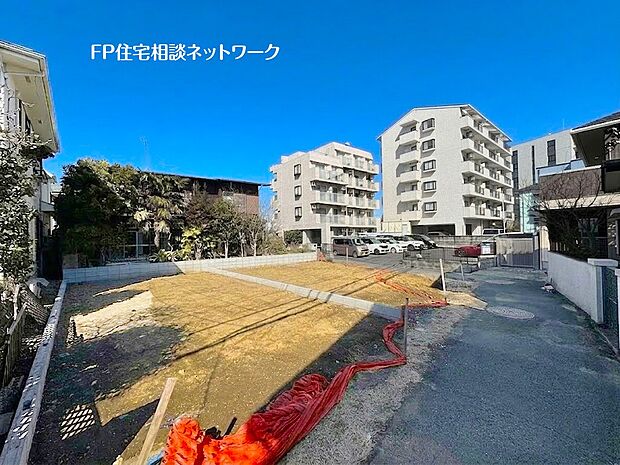 大通りから1本入った閑静な住宅街、都会の中で静かな日常を送る事が出来る住環境です。