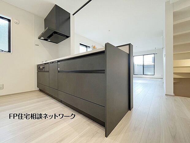 毎日使うキッチンが綺麗で清潔ならお料理を作るのも楽しくなりますよね。機能性とデザイン性を兼ね備えた嬉しいキッチン。