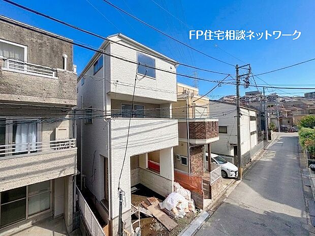 閑静な住宅街に位置し、静かな日常を送る事が出来る住環境！LDK18.5帖はゆとりの広さで家族の憩いの空間に最適です。