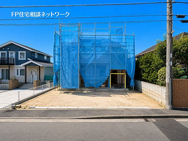 ゆとりある敷地を活かした、1号棟はカースペース3台分を確保した住まい。複数台所有のご家庭はもちろん、来客時にも便利です。