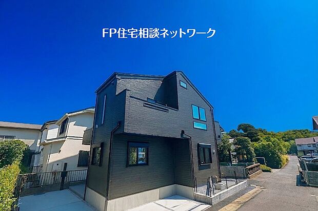 2【類似外観同仕様】施工例のため分譲中の建物とは外壁、屋根開口部等の形状・仕様が異なります。