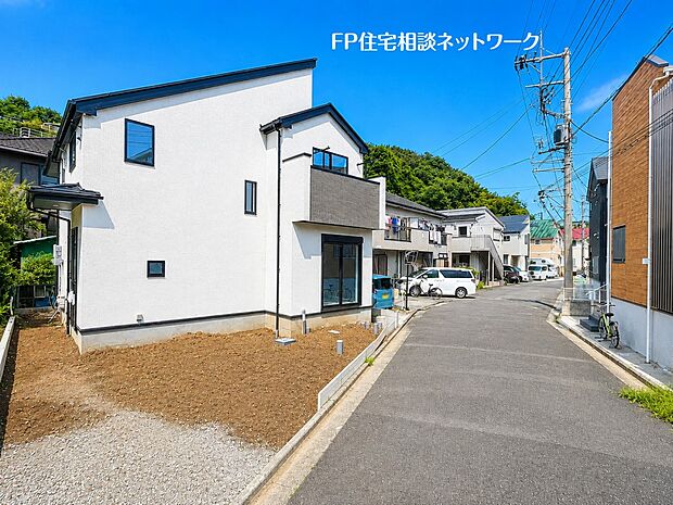 【類似外観同仕様 】施工例のため分譲中の建物とは外壁、屋根開口部等の形状・仕様が異なります