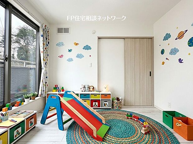 【洋室】■子供部屋■本画像はAIがCGで家具作成しており、実際の現地に家具は設置されておりません。また、販売価格に家具、小物等は含まれておりません。