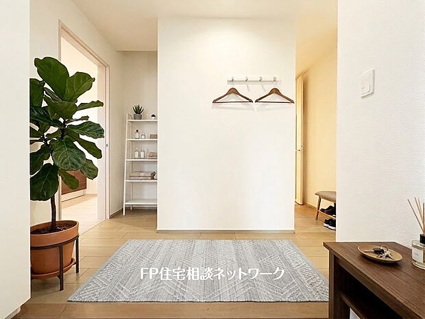 【玄関】■玄関■本画像はAIがCGで家具作成しており、実際の現地に家具は設置されておりません。また、販売価格に家具、小物等は含まれておりません。