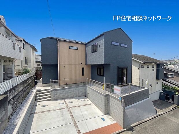 【その他】【類似外観同仕様】施工例のため分譲中の建物とは外壁、屋根開口部等の形状・仕様が異なります。