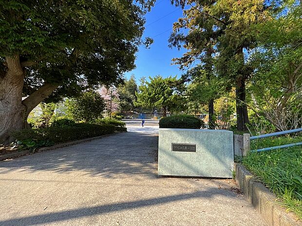 つつじが丘第一公園（約400m・徒歩5分）