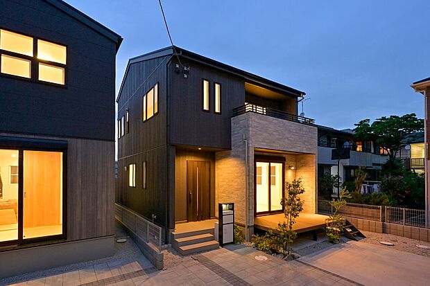 4号棟(4LDK+2WIC+パントリー+シューズクローク+タタミコーナー+オープンキッチン +ウッドデッキ+リビング階段)