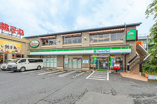 ファミリーマート大泉インター店（約510m）