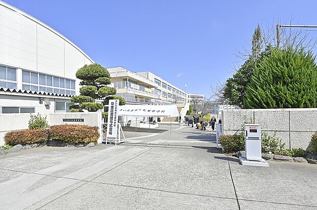 七里中学校（約1,290m）