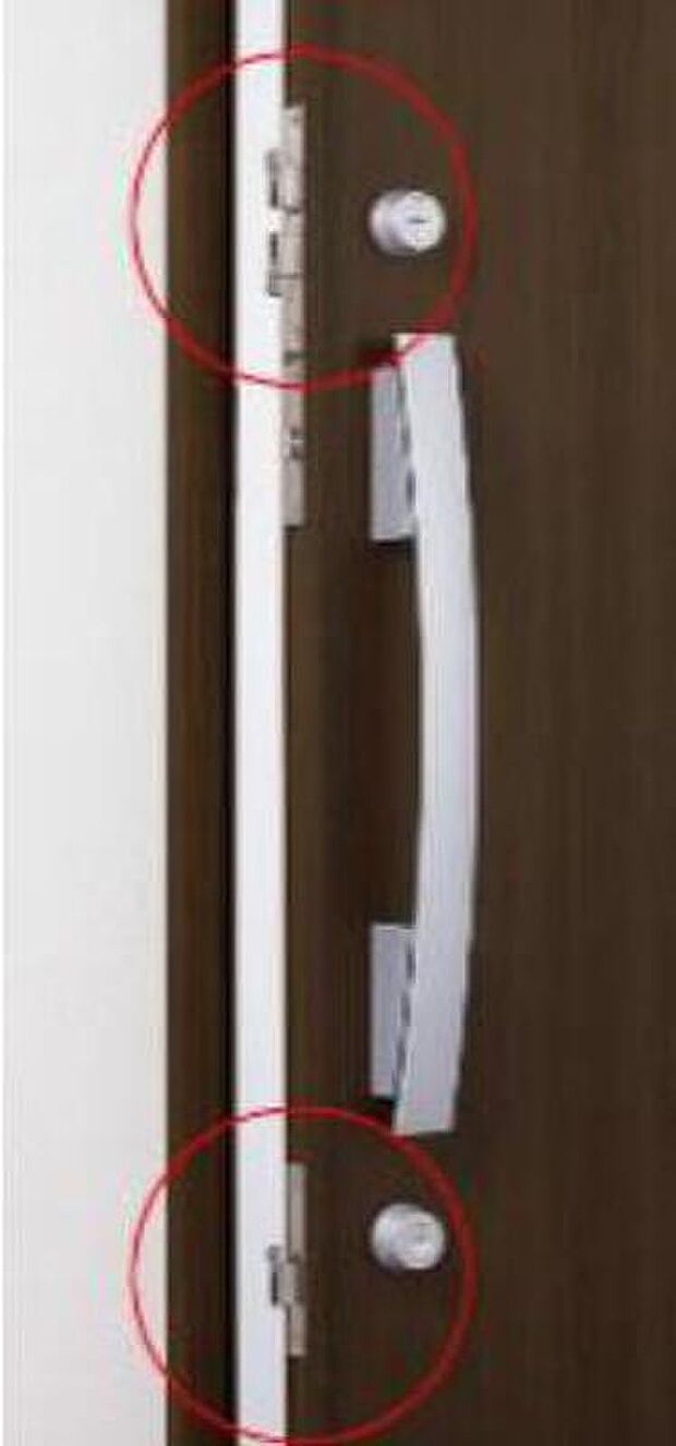 解錠に時間がかかるほど侵入盗から狙われにくいもの。玄関はダブルロックを標準装備。シリンダー自体が不正解錠しづらい構造なのでピッキングなどによる「施錠開け」対策に効果的です。