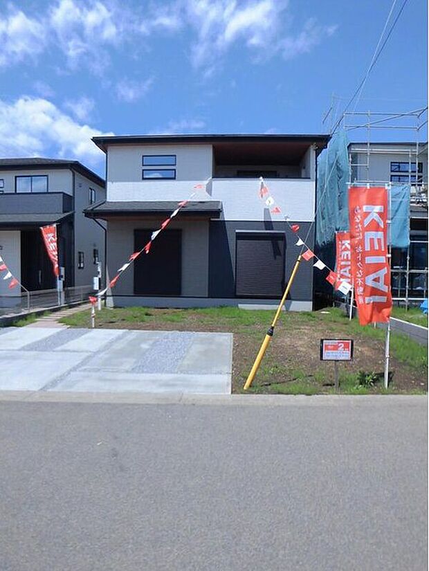 【類似外観同仕様】扉や窓の開口部の位置やデザインが異なります。建物の詳細図面などもございます、仕様の細かなご説明もさせていただきます。同仕様の物件になります。扉や窓の開