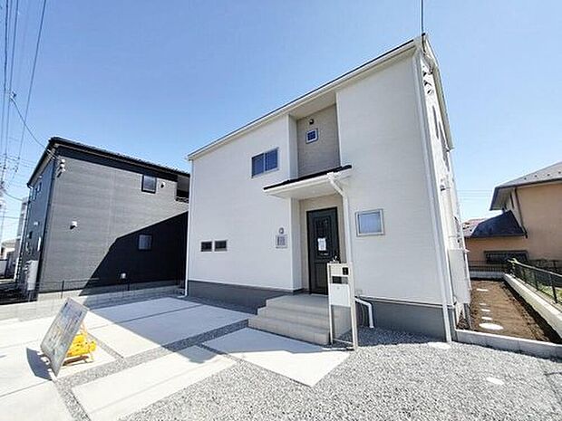 全体的に開放感があり、建物自体も開口部を多く設けておりますので、明るさと風通しの良さは自信をもってお勧めできます。両方とも建物の見栄えはもちろん、機能にも大きく影響いたしますので大切なポイントです。