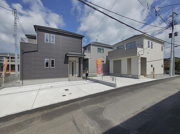 全体的に開放感があり、建物自体も開口部を多く設けておりますので、明るさと風通しの良さは自信をもってお勧めできます。両方とも建物の見栄えはもちろん、機能にも大きく影響いたしますので大切なポイントです。