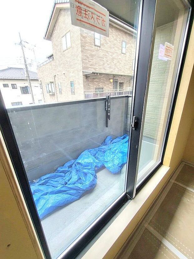 お洗濯物を干したり、日光浴をしたり、色々なことにお使いいただくバルコニーは、外から見た際に建物の見た目にも大きな影響を与える要素の一つです。自慢の我が家としていただくために形にもこだわりました。