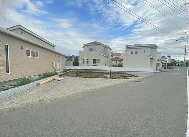 資料請求やご案内も即日対応いたします♪同じ施工例の物件見学や、完成イメージプレゼンテーションも承っております。どのような建物が建つか、間取りの広さは?など気になる点を一つ一つご説明させていただきます。