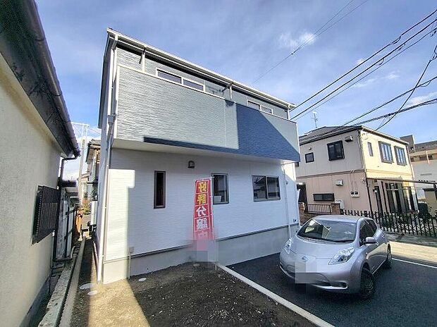 【現地外観写真】資料請求やモデルルームのご見学も即日対応させていただきます。「新築住宅供給戸数日本一」飯田グループホールディングスの物件をぜひ一度見に来てください。お気軽にお問い合わせください。