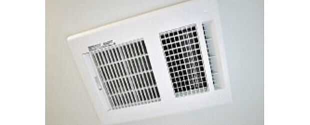 【浴室乾燥暖房機】入浴後の水滴や湿気を排出し、カビの発生や臭いを抑制する暖房換気乾燥機。雨の日の洗濯物にも効果的です。