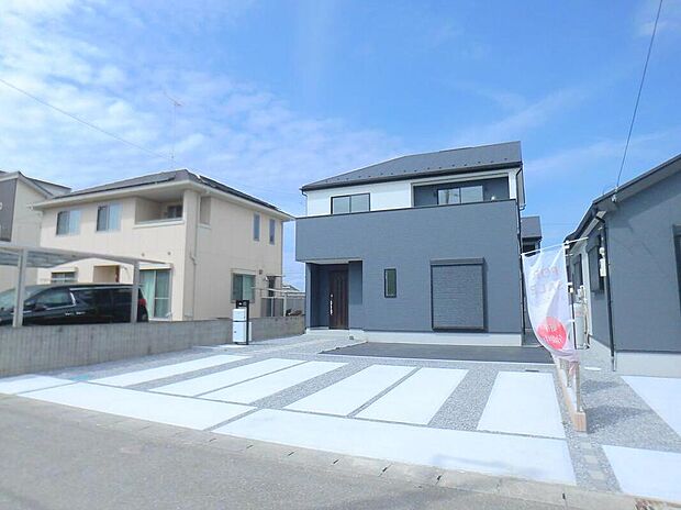 【類似外観同仕様】類似外観同仕様の物件になります。扉や窓の開口部の位置やデザインが異なります。建物の詳細図面などもございます、仕様の細かなご説明もさせていただきます。同仕様の物件になります。