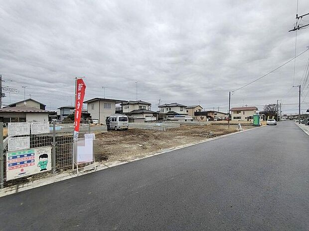 【前面道路含む現地写真】土日のご予約はもちろん、平日やお仕事のお時間に合わせてのご案内も実施しています。まずはお客様のご都合をお伺いさせて頂き、それに合う形で物件のご紹介をさせていただきます。お気軽にお問い合わせください。