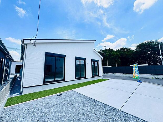 【類似外観同仕様】類似外観同仕様の物件になります。
耐震等級最高等級の住宅性能評価書はもちろん、長期優良住宅の認定も受けた高性能な住宅の完成です。厳しい第三者のチェックをお願いし、お客様に安心を届けます。