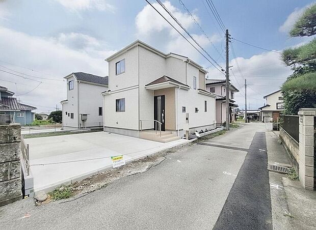 【現地外観写真】全体的に開放感があり、建物自体も開口部を多く設けておりますので、明るさと風通しの良さは自信をもってお勧めできます。両方とも建物の見栄えはもちろん、機能にも大きく影響いたしますので大切なポイントです。