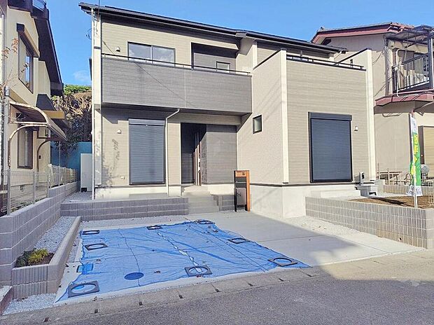 【類似外観同仕様】類似外観同仕様の物件になります。扉や窓の開口部の位置やデザインが異なります。建物のプレゼンテーションやモデルハウスのご案内も行っているので、お気軽にお問い合わせください。