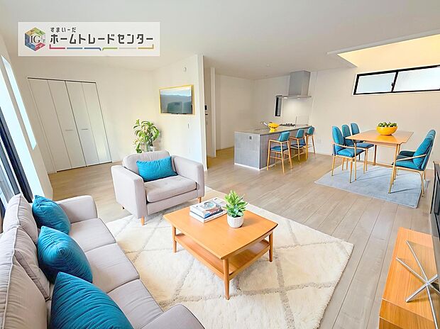 現況の物件写真に、CG による画像処理を行っています。家具、家電、照明器具、小物、カーテン、その他のイメージはCG です。