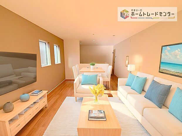 ダイニング、リビングの各スペースがしっかりと確保できるLDKです。※現況の物件写真に、CG による画像処理を行っています。家具、家電、照明器具、小物、カーテン、その他のイメージはCG です。
