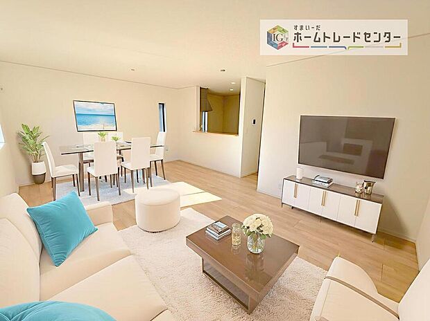 現況の物件写真に、CG による画像処理を行っています。家具、家電、照明器具、小物、カーテン、その他のイメージはCG です。