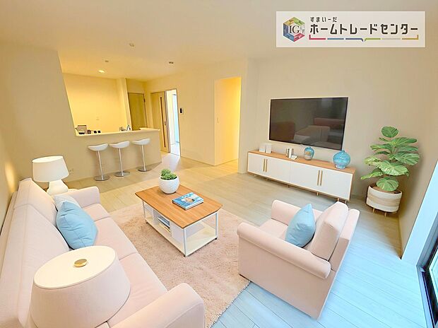 現況の物件写真に、CG による画像処理を行っています。家具、家電、照明器具、小物、カーテン、その他のイメージはCG です。