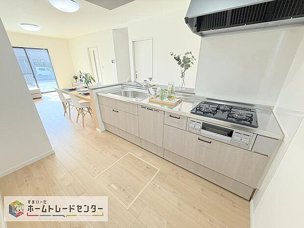 キッチンスペースはご家族みんなで作業ができるスペースを確保しております。みんなで楽しくお料理やお片付けをすれば、家事の時間も家族のコミュニケーションの時間に変わります。