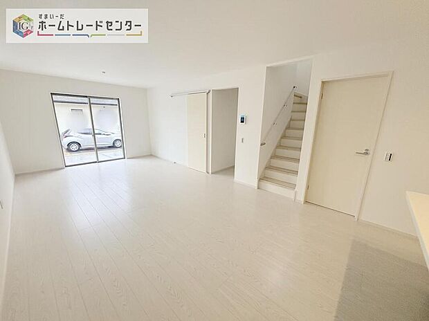 家族が毎日顔を合わせるリビングイン階段を採用、毎日のコミュニケーションを必ず取れるこの間取りは、多くのお客様の支持をいただいております。廊下など余分な空間が無くなり、リビングを広くとれるのもメリット♪