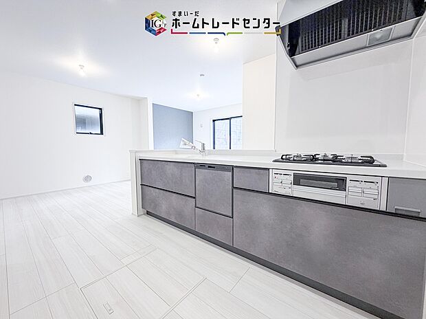 食洗機が標準装備でついています。家事は毎日の事、一日一日は少しの負担軽減でも、その少しを1年で考えれば大きな時間になります。自由に使えるお時間を増やしていただき、その分新居でおくつろぎ下さい。
