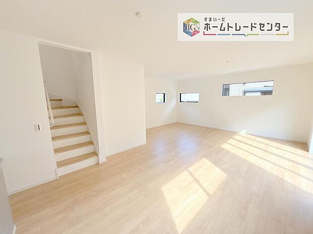 家族が毎日顔を合わせるリビングイン階段を採用、毎日のコミュニケーションを必ず取れるこの間取りは、多くのお客様の支持をいただいております。廊下など余分な空間が無くなり、リビングを広くとれるのもメリット♪